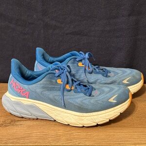 Women’s Hoka Arahi 6  running shoe - size 9.5